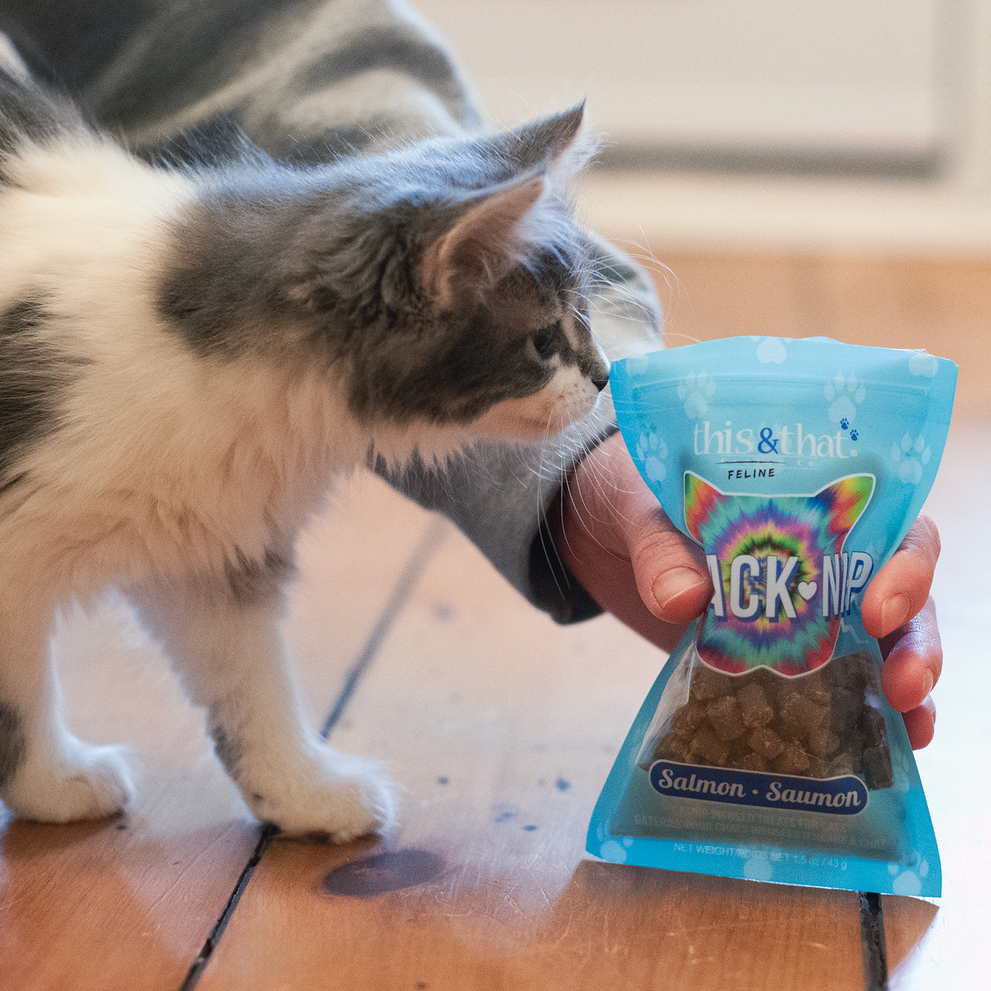 This & That Crack Nip Salmon Cat Treats 43 g