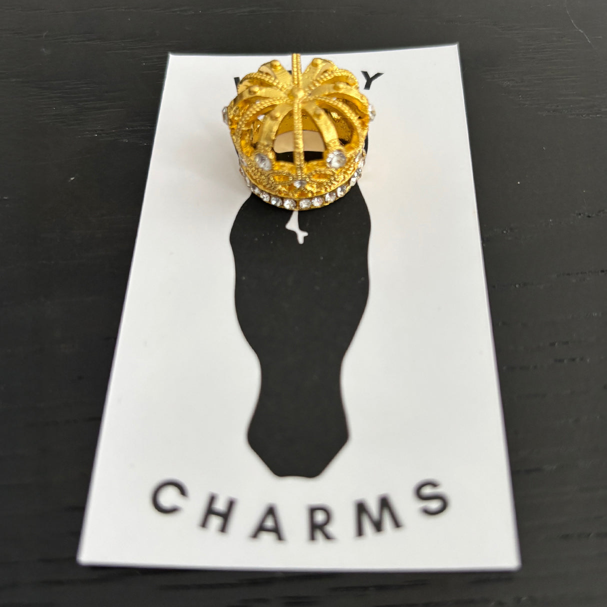 Couronne de mèches en forme de dôme à breloques luxueuses