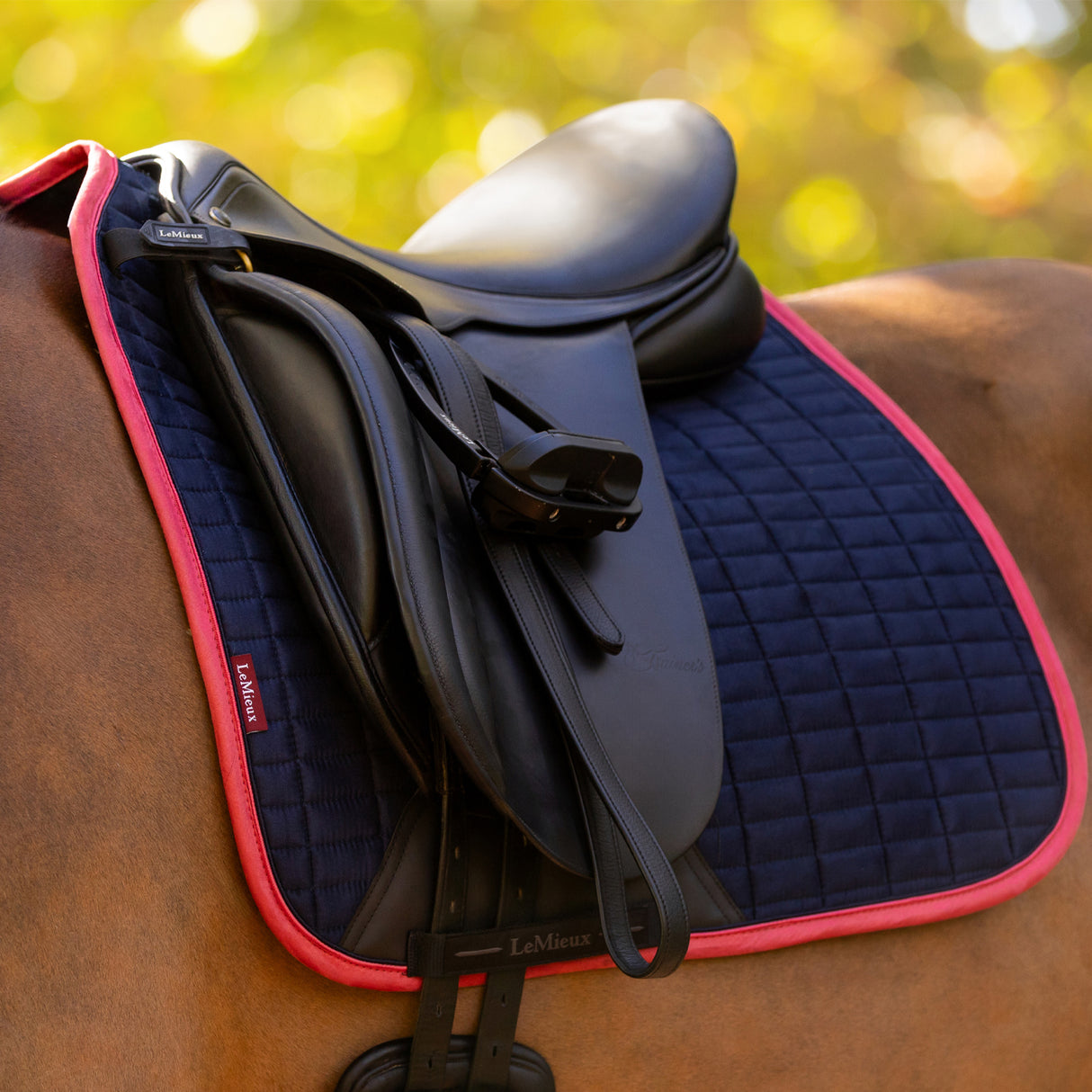 Tapis carré de dressage en daim LeMieux