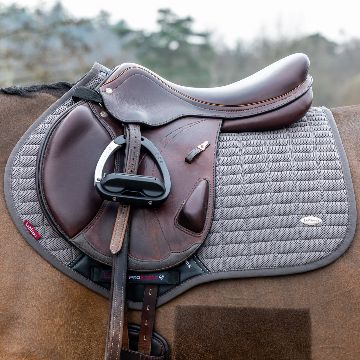 Tapis de selle LeMieux Self-Cool Close Contact