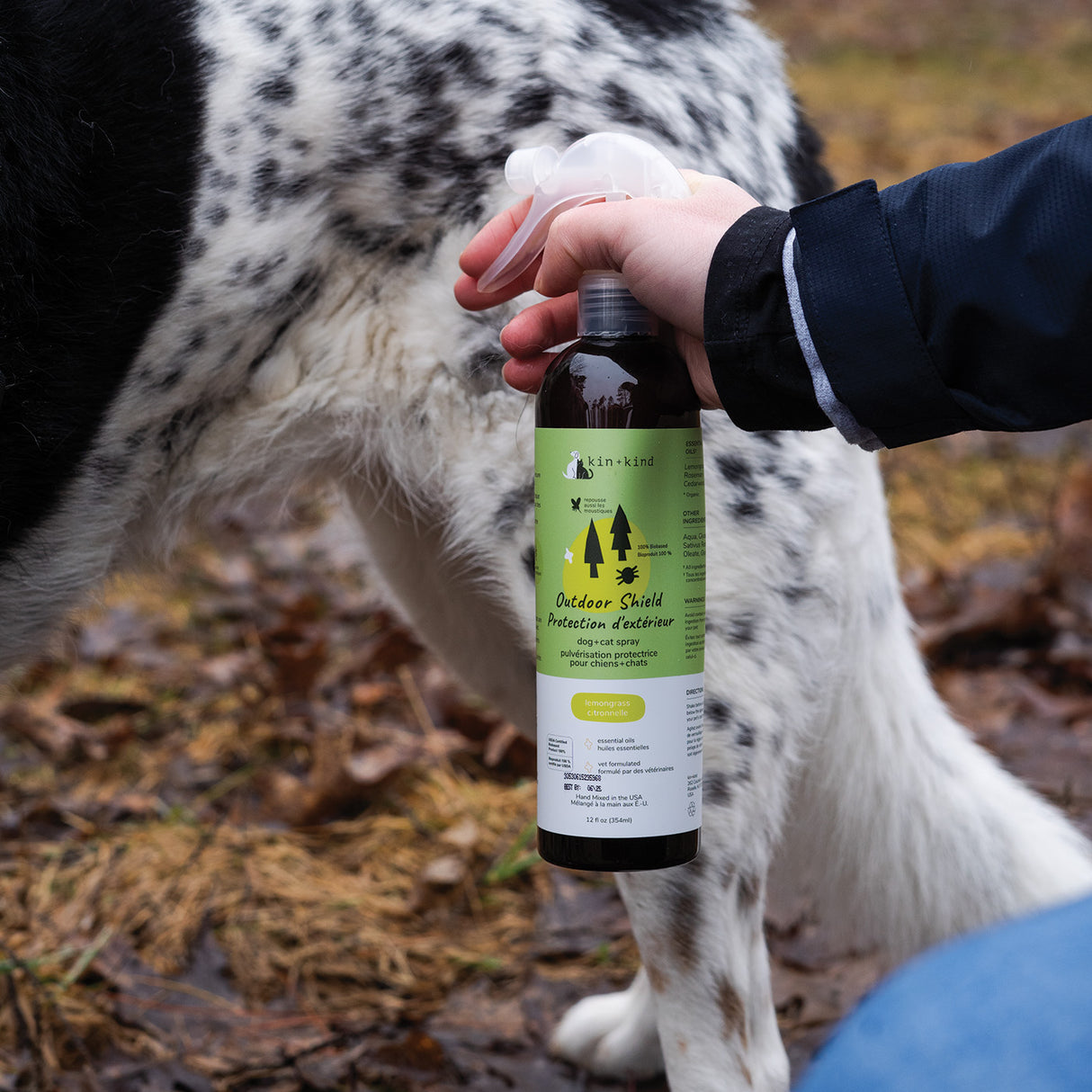 Spray pour animaux de compagnie Kin + Kind à la citronnelle Outdoor Shield 354 ml