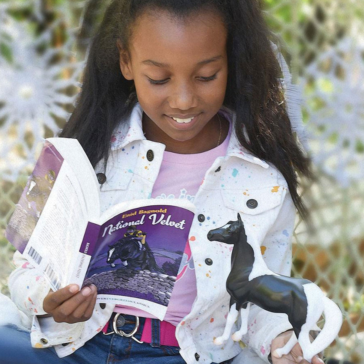 Ensemble cheval et livre Breyer Freedom National Velvet