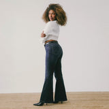 Wrangler Jean évasé taille haute sur mesure - Texte manquant