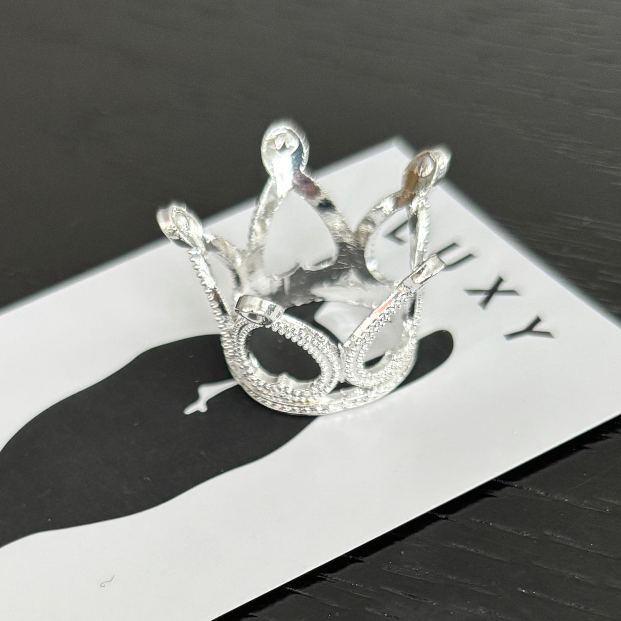 Luxy Charm Pointed Forelock Crown