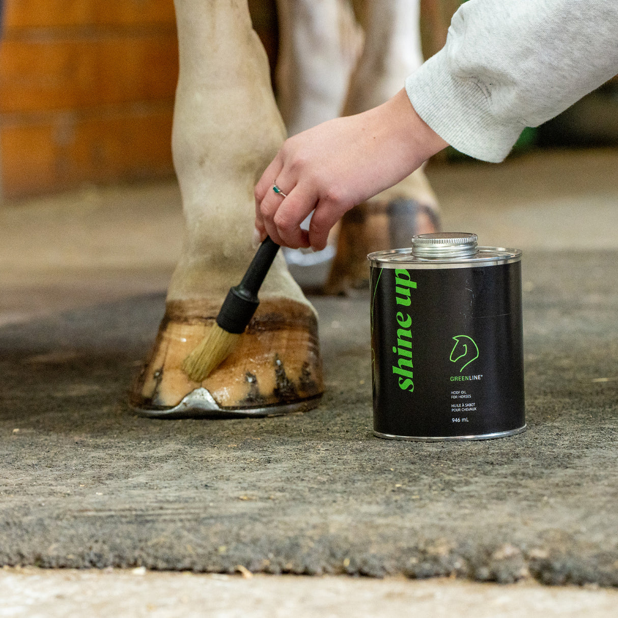 Greenline Shine Up Hoof Oil 946 mL